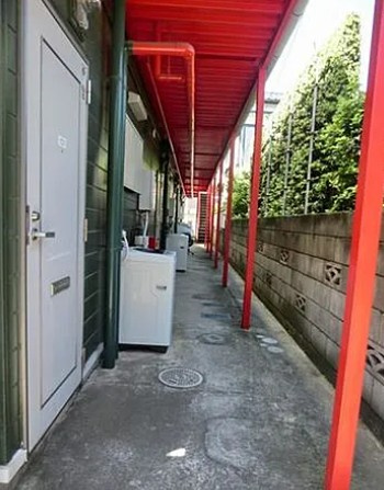 千葉市中央区千葉寺町のアパートのロビー