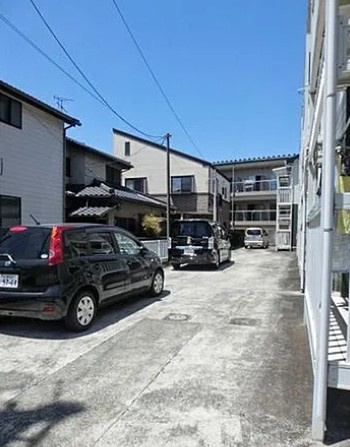 千葉市中央区千葉寺町のアパートの駐車場