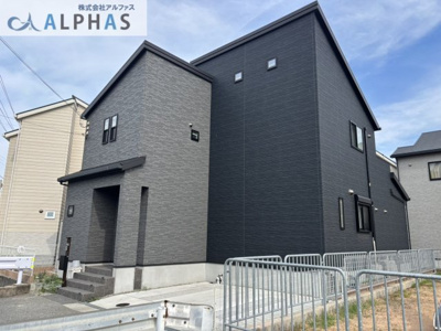 【外観】 | 加古川市平岡町高畑　築浅一戸建て | ◆周囲の建物が密集しておらず、解放感のある立地が魅力♪
ゆったりとした佇まいの美しい外観です♪