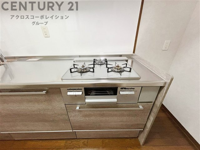 暖房機能があるため、冬場でも温かい浴室で入浴でき、乾燥機能があるため、水気を素早く取り除けます。また、換気機能があるため、湿気を素早く排出してカビや雑菌の発生を防ぐことができます。