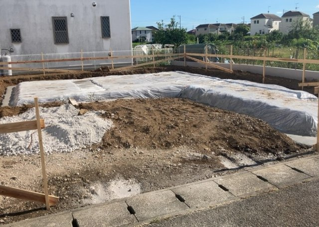 【庭】 | 庭のある家に住むことのメリットとして、子どもたちの遊び場を確保できること、ガーデニングや家庭菜園を楽しめること、明るさを確保できることがあります。また、配置を工夫することでプライバシーが確保できます。