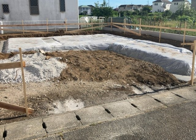 【駐車場】 | 駐車場と明記されていても、最小スペースでつくられた駐車場だと大型車は駐車できなかったり、出入りしにくくなったりする可能性があります。お車のサイズと購入したい物件の駐車場のサイズを現地で確認しましょう。