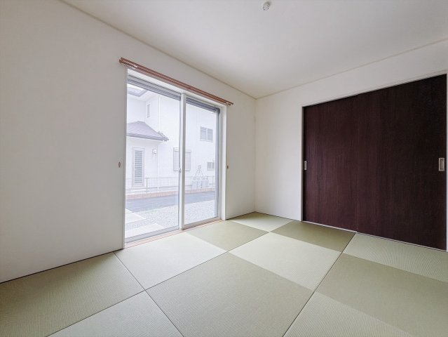 【中古戸建】行田市大字持田の和室|■和室｜和室でしか味わえない畳ならではの香りや素材で和のやすらぎを感じてください♪休日はお子様とお昼寝するのにも最適です！