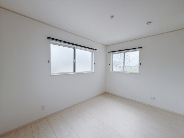 【中古戸建】行田市大字持田の洋室|■洋室｜子供部屋のメリットは「自立心を養うことができる」「自分で整理整頓できるようになる」そして、お子様が成長した際には「プライバシーを確保できる」といい事だらけ♪