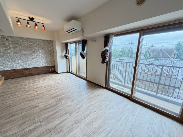 ダイアパレス前橋南町の居間・リビング|■家具の配置も多彩なリビングダイニング