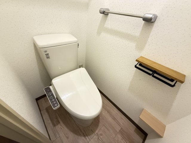 ダイアパレス前橋南町のトイレ|■収納豊富なトイレ