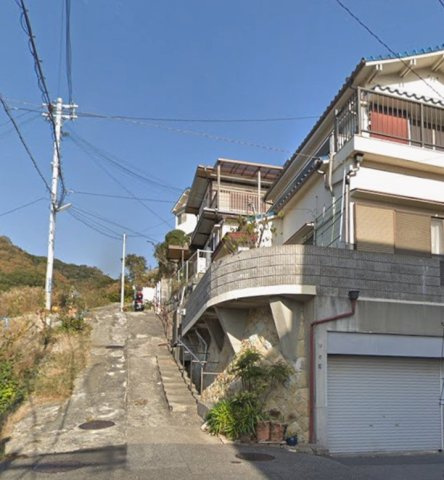 宮丘町1丁目の前面道路含む現地写真|南西側　幅員約2.9ｍ