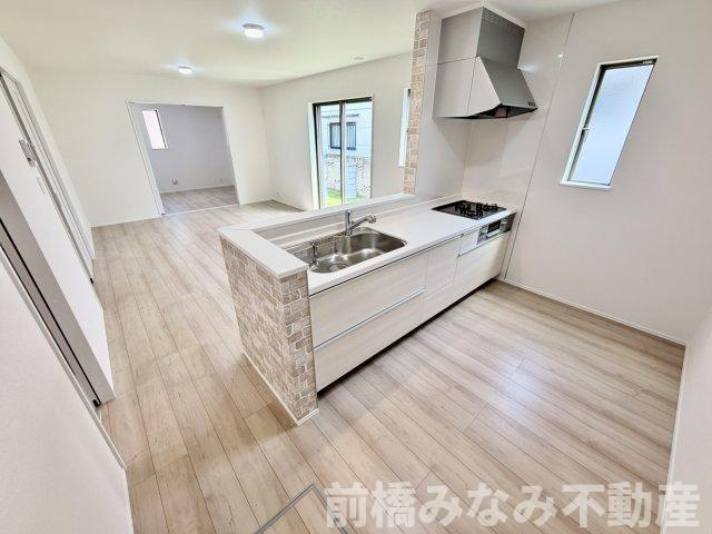 【新築】前橋市朝日が丘町　限定１棟　ハートフルタウン　新築建売のキッチン|キッチンでお料理をお楽しみください