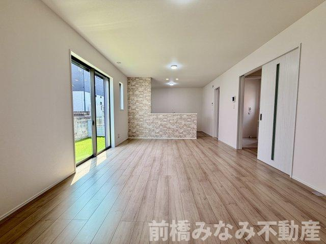 【新築】前橋市朝日が丘町　限定１棟　ハートフルタウン　新築建売の居間・リビング|こちらのリビングで趣味の時間をお楽しみください