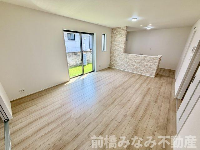 【新築】前橋市朝日が丘町　限定１棟　ハートフルタウン　新築建売の居間・リビング|ゆったり過ごせるリビングです