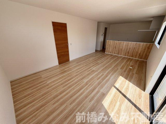 【新築】前橋市北代田町2期　２号棟(全３棟)　アーバンスタイル　新築建売分譲の居間・リビング|おしゃれなリビングです