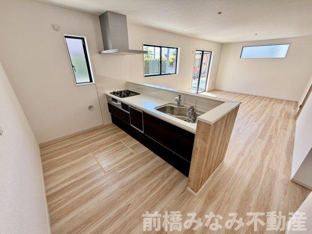 【新築】前橋市北代田町2期　２号棟(全３棟)　アーバンスタイル　新築建売分譲のキッチン|使いやすいキッチンです