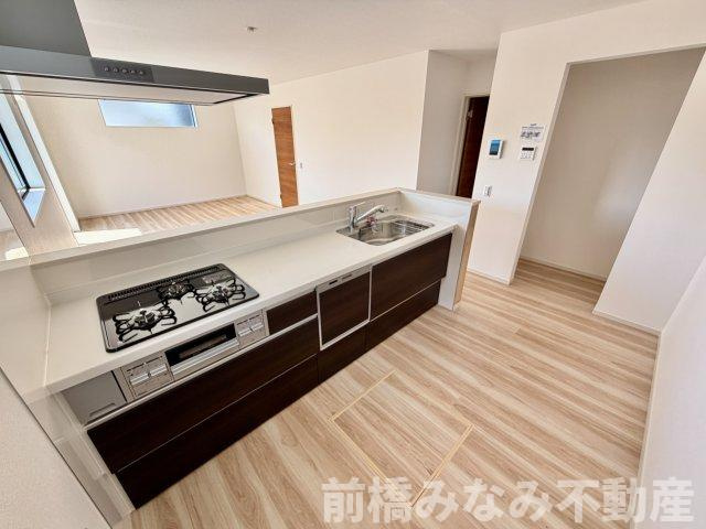 【新築】前橋市北代田町2期　２号棟(全３棟)　アーバンスタイル　新築建売分譲のキッチン|お料理しやすいキッチンです