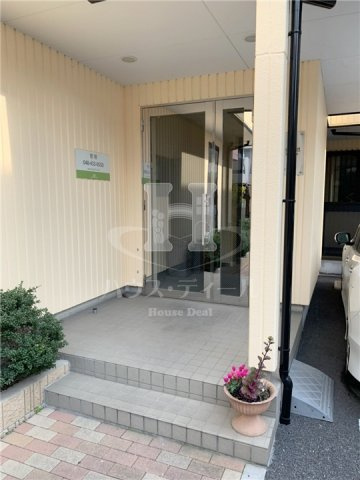 【エントランス】 | ピエ・デ・トロンシェ | 落ち着いたエントランスです