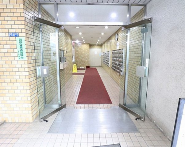 日本橋ロイヤルプラザのエントランス