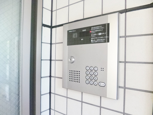 諏訪ハイムのセキュリティ|モニタ付オートロック完備！