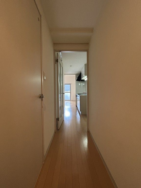 ウィステリアートの玄関
