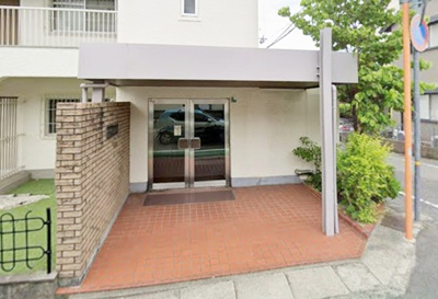 【エントランス】 | 宮前マンション | 物置付きのため、キャンプ道具など収納に困りません