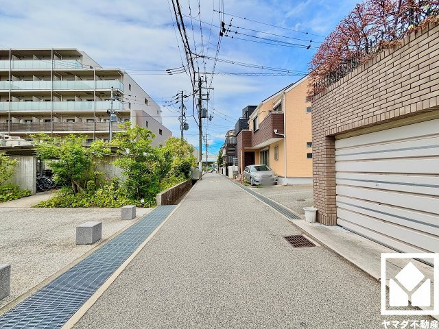 リアージュ西宮門戸厄神のその他|京都市から神戸市を結ぶ国道171号線まで約300m。名神高速道路の西宮ICも一般道で約4.1kmと近く、大阪・京都・名古屋など各方面アクセスもスムーズ。休日のお出かけや通勤も快適なカーライフが叶います