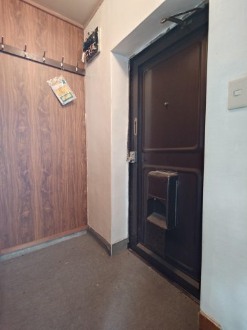 【玄関】 すっきりとした無駄のないレイアウトのため、靴箱やインテリア小物を自由に配置できます。
