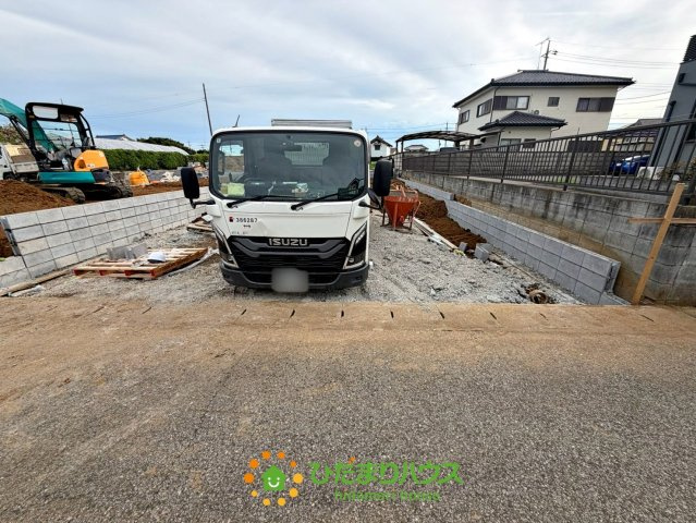 古河下辺見第８　新築一戸建て　01　リーブルガーデンの駐車場|2026/08/28　撮影