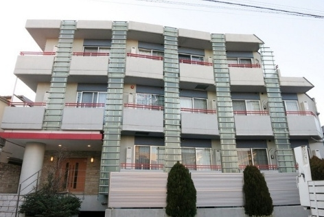 【外観】 | ラクラス荻窪 | 鉄筋コンクリート造のがっちり建物。
