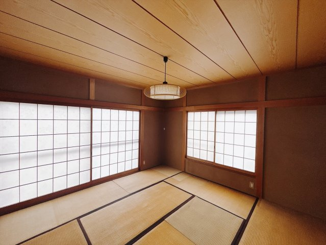【中古戸建】高崎市吉井町南陽台2丁目の和室|■2階和室｜おじいちゃんやおばあちゃんが遊びに来たときにゆったりとくつろげるスペースがあると喜んでくれますよね♪