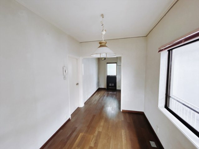 【中古戸建】高崎市吉井町南陽台2丁目の居間・リビング|■リビング｜陽当たり良好のリビングダイニング♪賃貸では叶わなかった、お友達とのホームパーティや大音量で映画やテレビを楽しむことができます(*^^*)