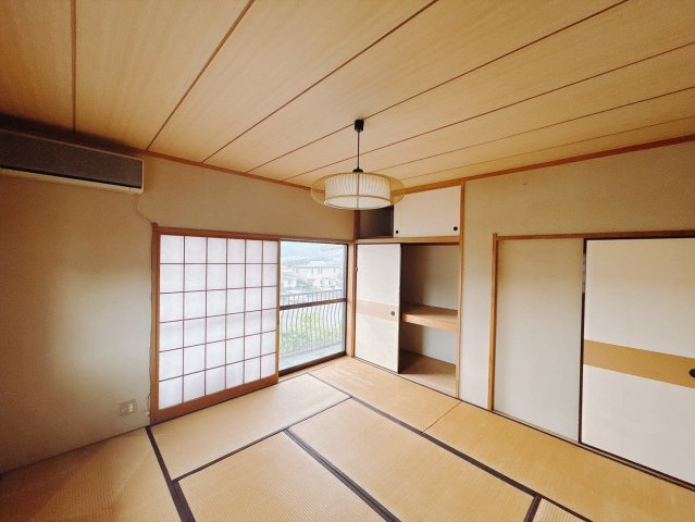 【中古戸建】高崎市吉井町南陽台2丁目の和室|■1階和室｜和室を書斎にしたり、冬にはコタツを敷いて家族みんなで年越しをするのもいいですね。家族みんなのお気に入りの空間になります♪