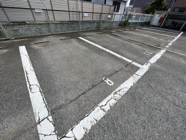 タデノハイツの駐車場