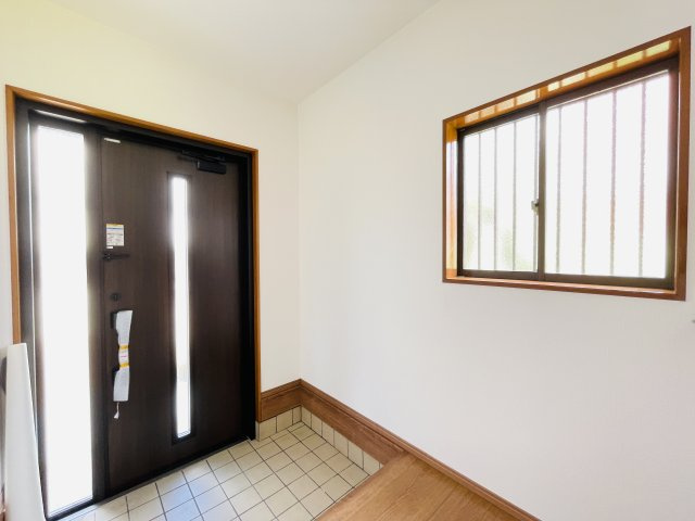 【玄関】 | 久喜市葛梅1期　中古戸建