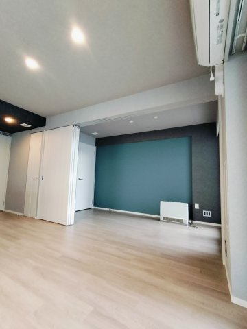 レーベン環状通東 THE RESIDENCEの洋室|南東側洋室　4.9帖