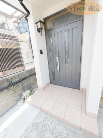 加古川市平岡町二俣　中古戸建の玄関