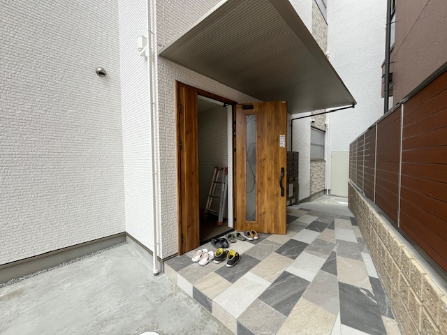 クリエオーレ菊水町のエントランス