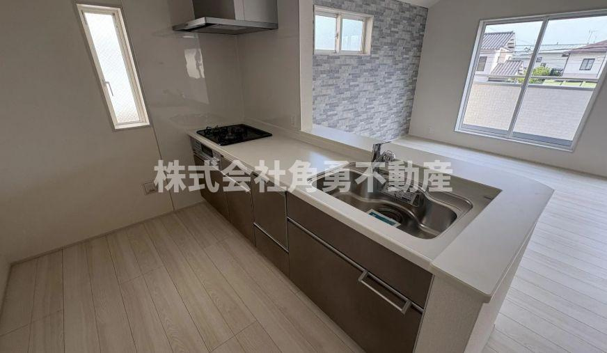 伊勢原市串橋　新築一戸建て　2号棟の内観：施工例|《施工例》キッチン