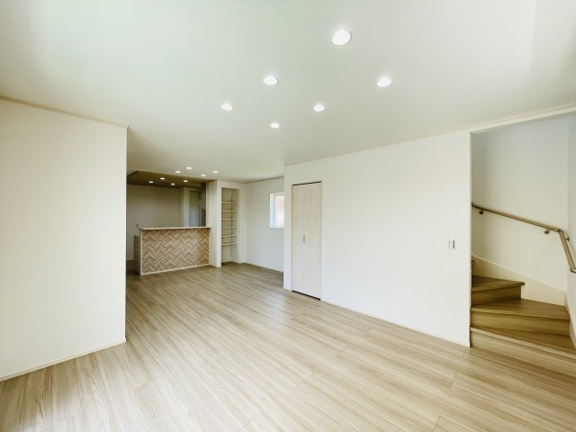 【居間・リビング】 | 久喜市葛梅1丁目　新築戸建　全3棟　2号棟