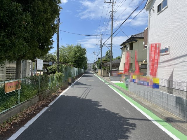 【前面道路含む現地写真】 | 久喜市葛梅1丁目　新築戸建　全3棟　2号棟