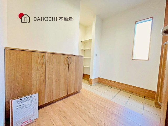 【玄関】 | 久喜市青葉第7期　ワイウッドコート　新築戸建　全3棟　2号棟