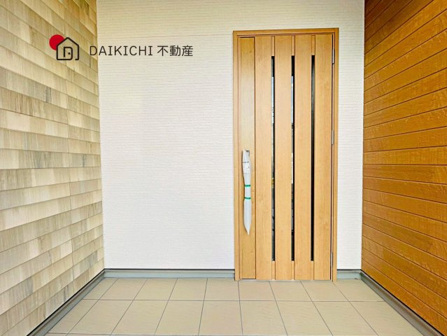 【玄関】 | 久喜市青葉第7期　ワイウッドコート　新築戸建　全3棟　2号棟