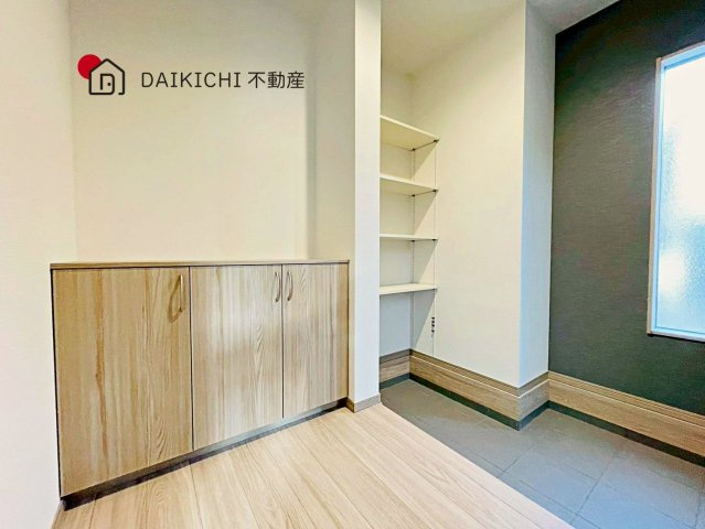 【玄関】 | 久喜市青葉第7期　ワイウッドコート　新築戸建　全3棟　3号棟