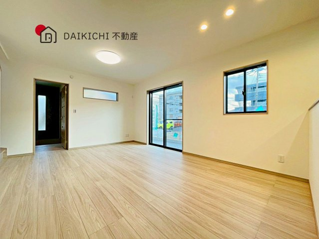 【居間・リビング】 | 久喜市青葉第7期　ワイウッドコート　新築戸建　全3棟　3号棟