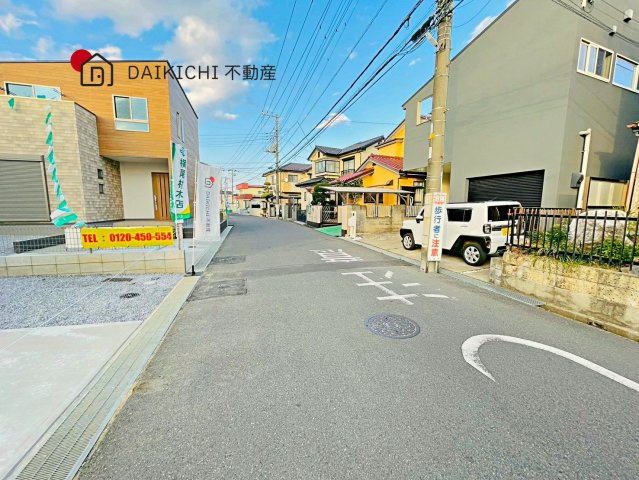 【前面道路含む現地写真】 | 久喜市青葉第7期　ワイウッドコート　新築戸建　全3棟　3号棟