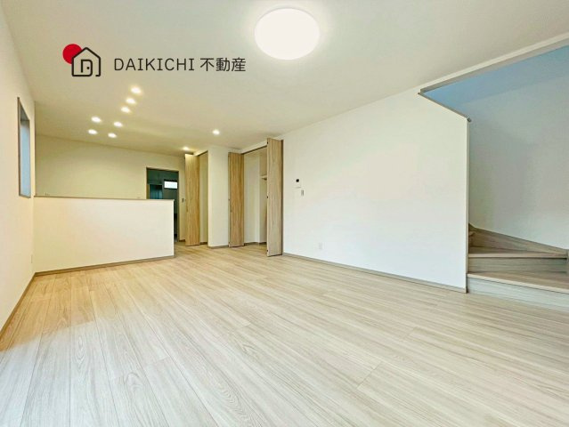 【居間・リビング】 | 久喜市青葉第7期　ワイウッドコート　新築戸建　全3棟　3号棟