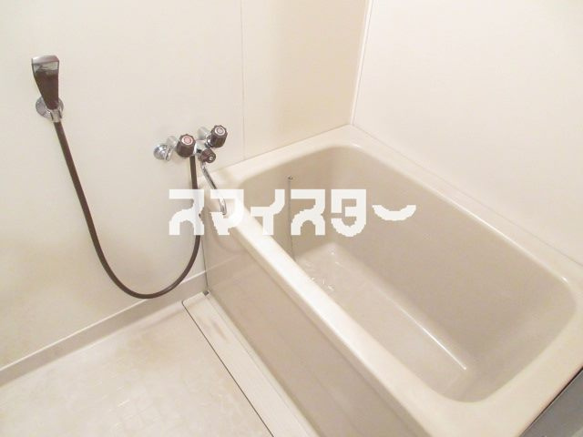 青梅市谷野のアパートの浴室