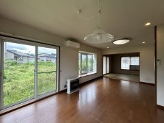 【居間・リビング】 | 大館市柄沢字山王台5-3・中古住宅☆期間限定現況販売☆