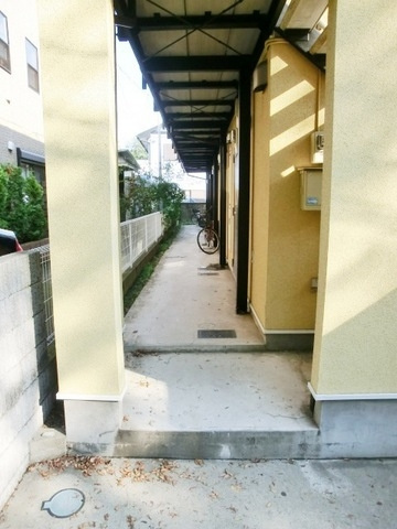 千葉市中央区千葉寺町のアパートのロビー