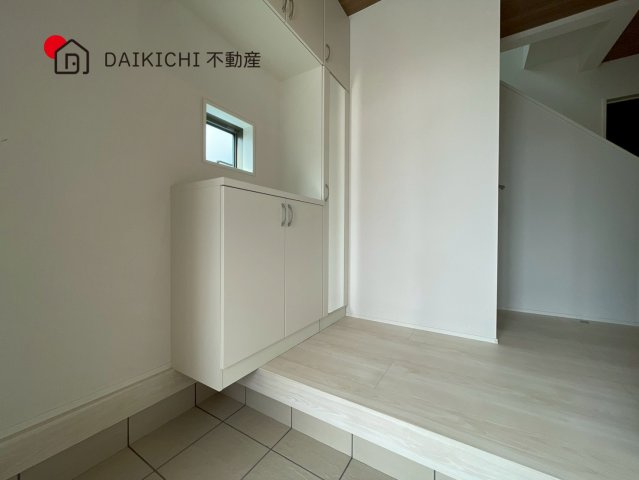 【玄関】 | 久喜市久喜東10期　GRAFARE　DESIGN　新築戸建　全13棟　10号棟