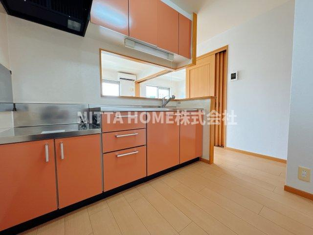 舞鶴市倉梯町の賃貸マンションのキッチン|キッチン収納もたっぷりあります☆