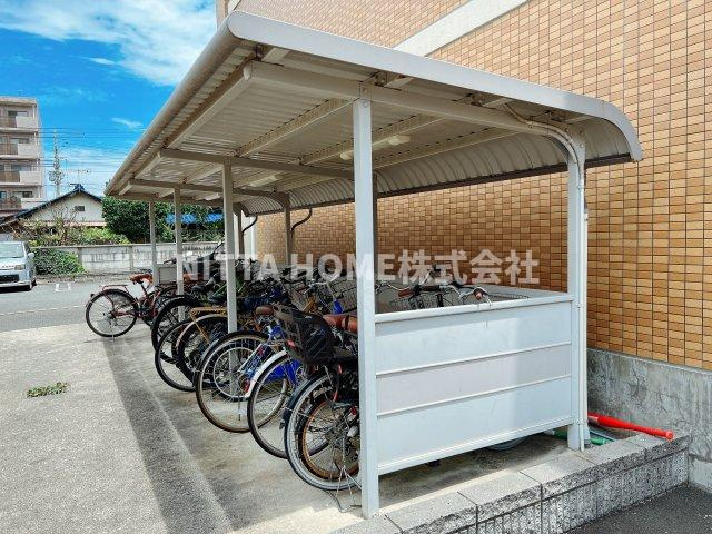 舞鶴市倉梯町の賃貸マンションのその他|屋根付きの駐輪場は無料です☆彡