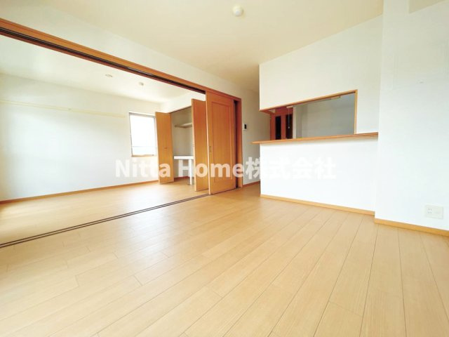 舞鶴市倉梯町の賃貸マンションの居間・リビング|リビングは１１．３帖です◎